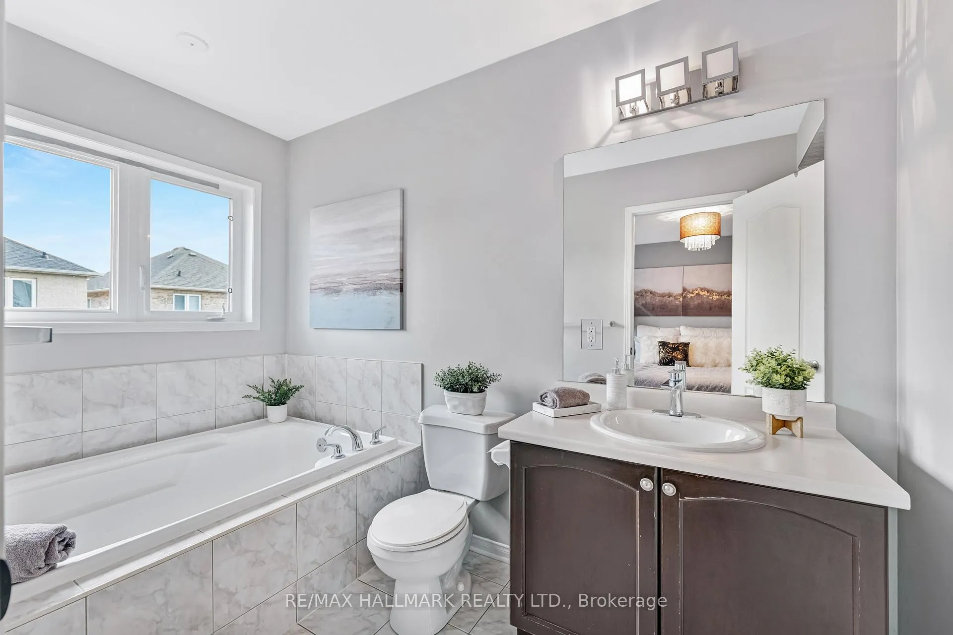 Photo 23 of 67 Boticelli Way, Vaughan, Vellore Village — HOMEH