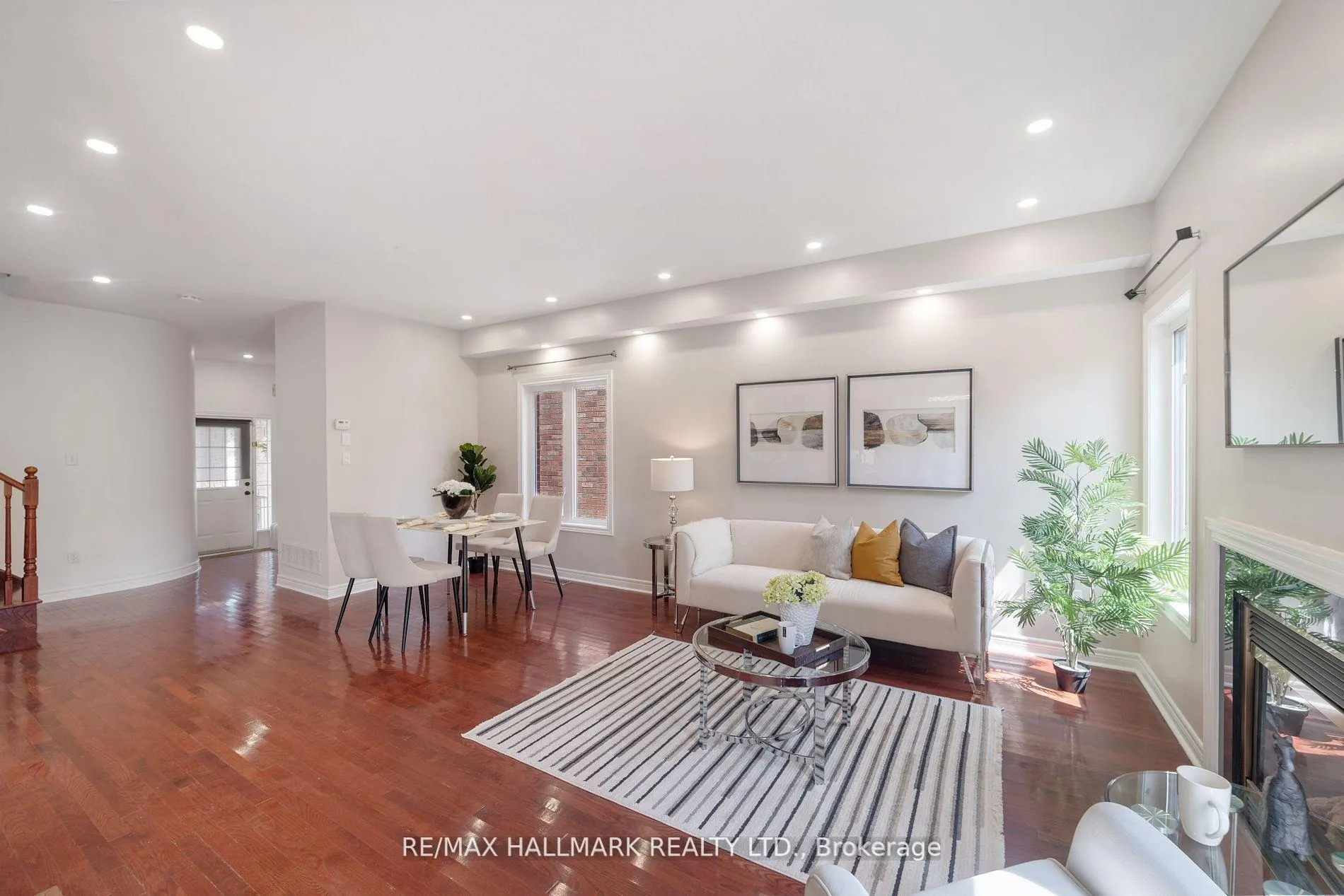 Photo 4 of 146 Collis Drive, Aurora, Bayview Northeast — HOMEH