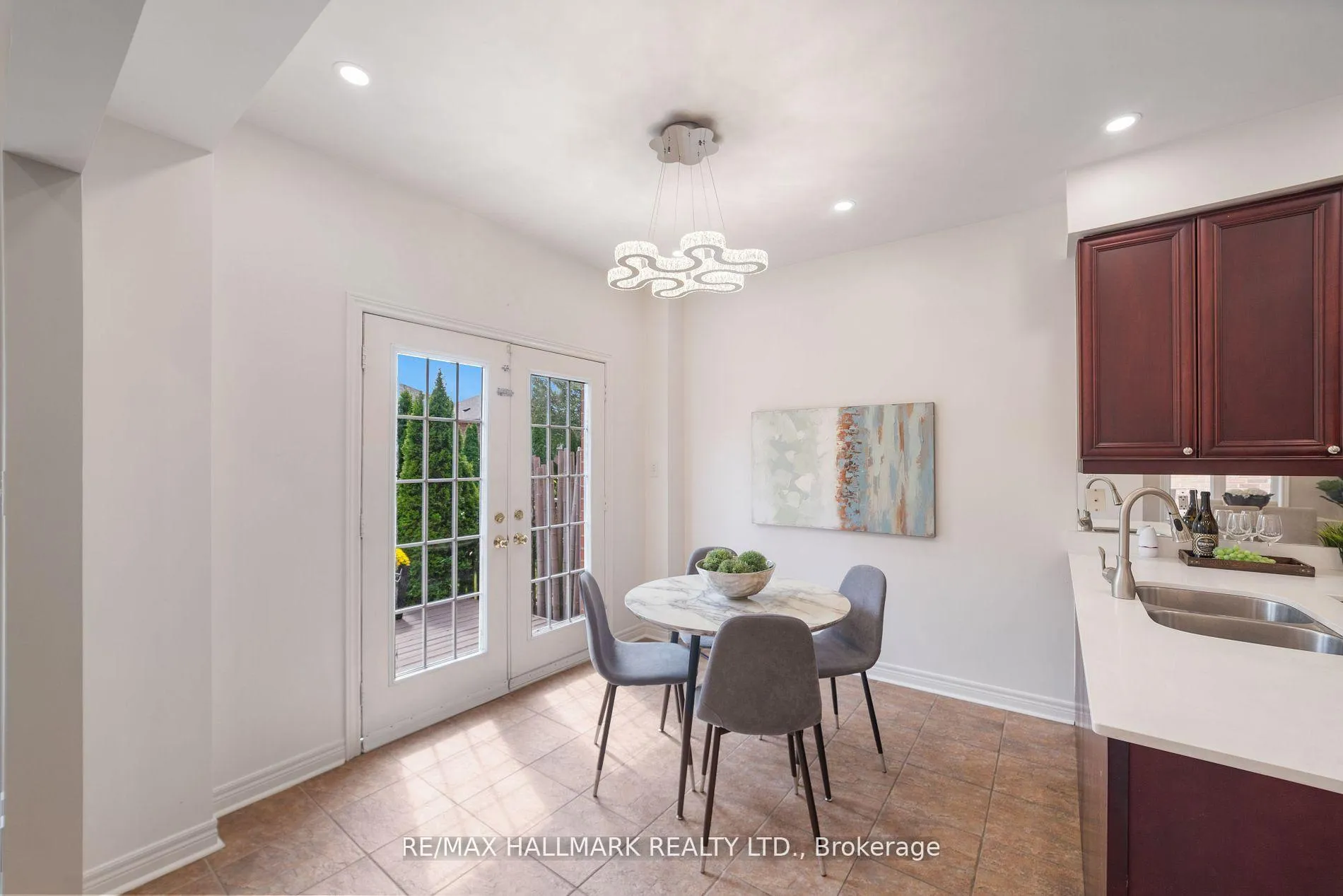 Photo 9 of 146 Collis Drive, Aurora, Bayview Northeast — HOMEH