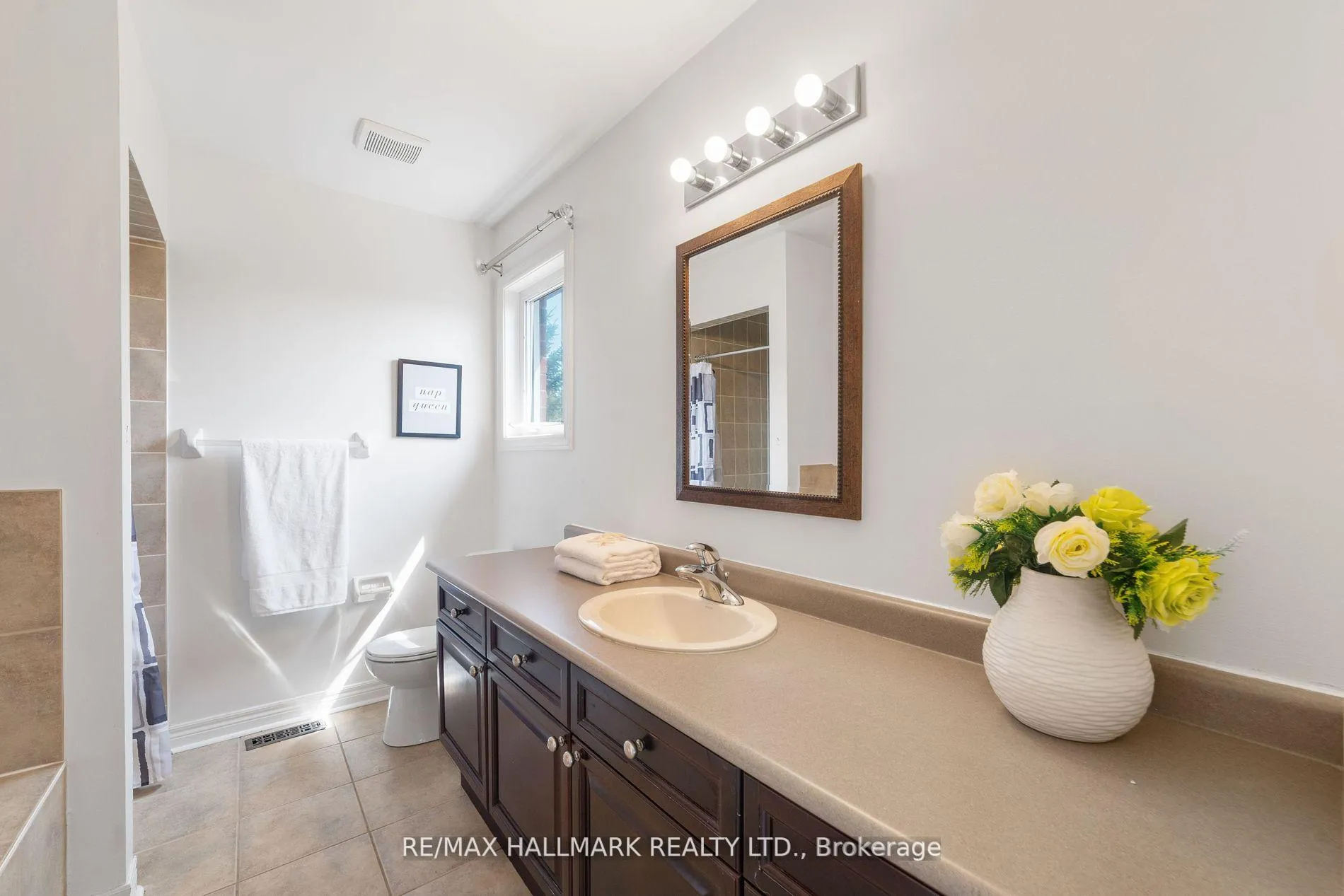 Photo 13 of 146 Collis Drive, Aurora, Bayview Northeast — HOMEH