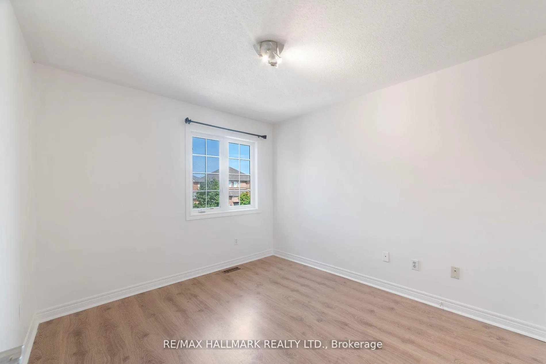 Photo 17 of 146 Collis Drive, Aurora, Bayview Northeast — HOMEH