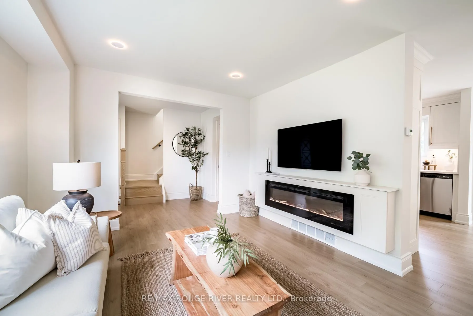 Photo 7 of 364 Holcan Avenue, Oshawa, O'Neill — HOMEH
