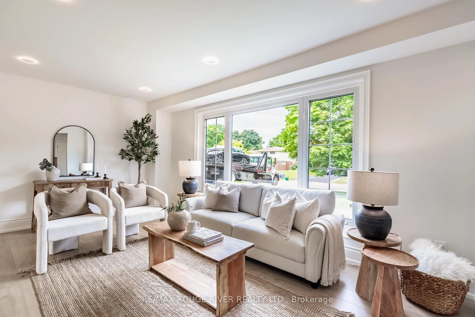 Photo 9 of 364 Holcan Avenue, Oshawa, O'Neill — HOMEH