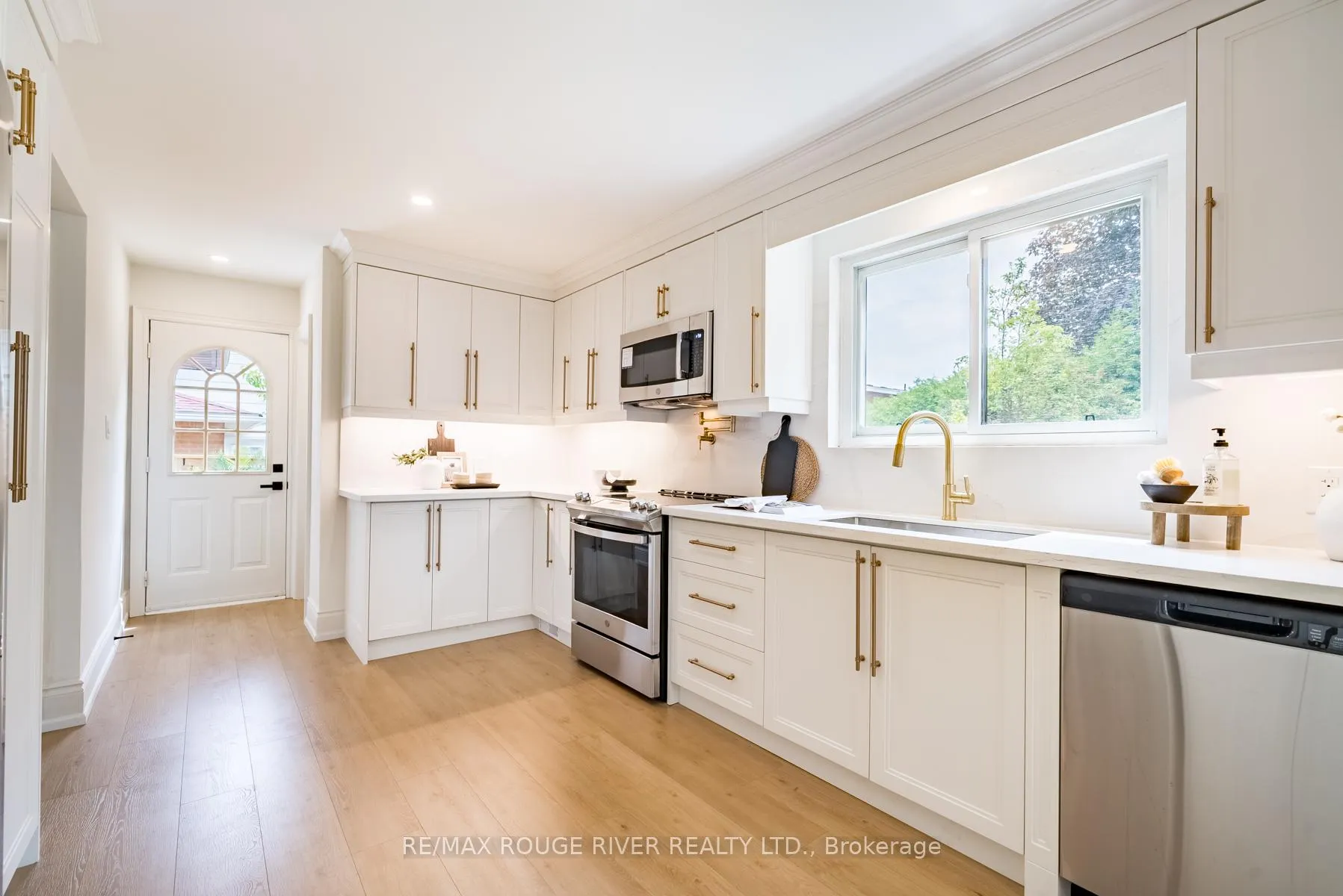 Photo 14 of 364 Holcan Avenue, Oshawa, O'Neill — HOMEH