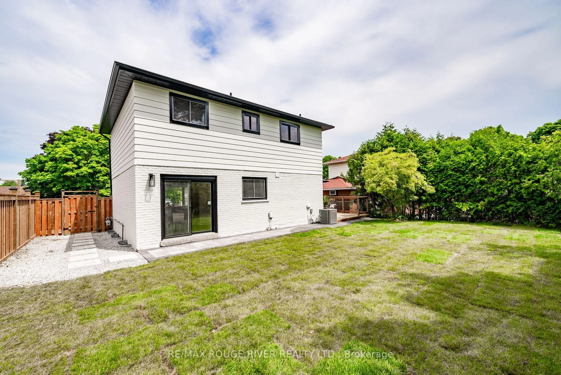 Photo 35 of 364 Holcan Avenue, Oshawa, O'Neill — HOMEH