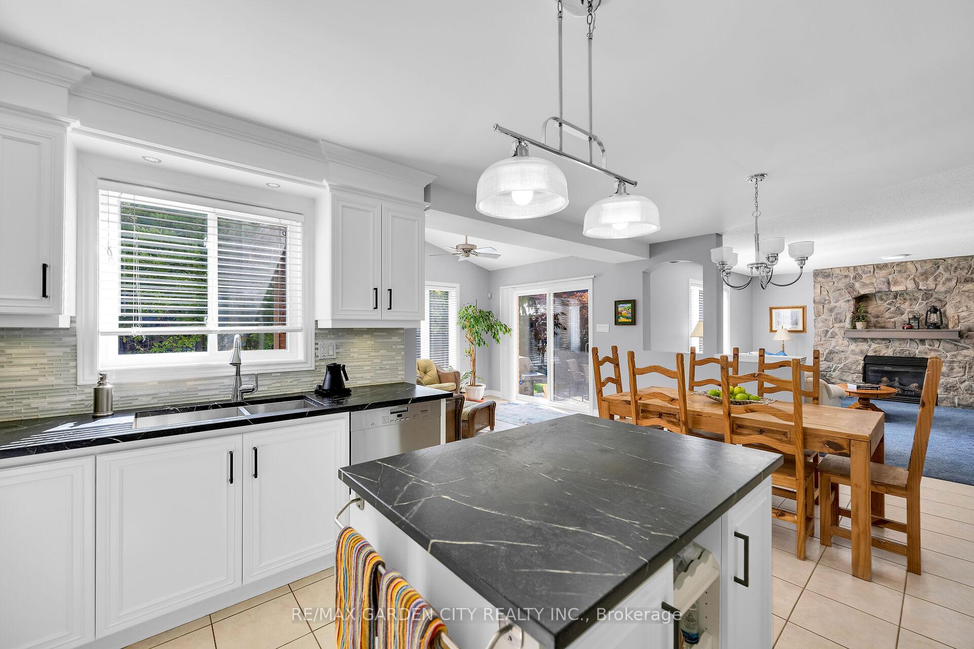 Photo 9 of 19 Golf Woods Drive, Grimsby, Grimsby East — HOMEH