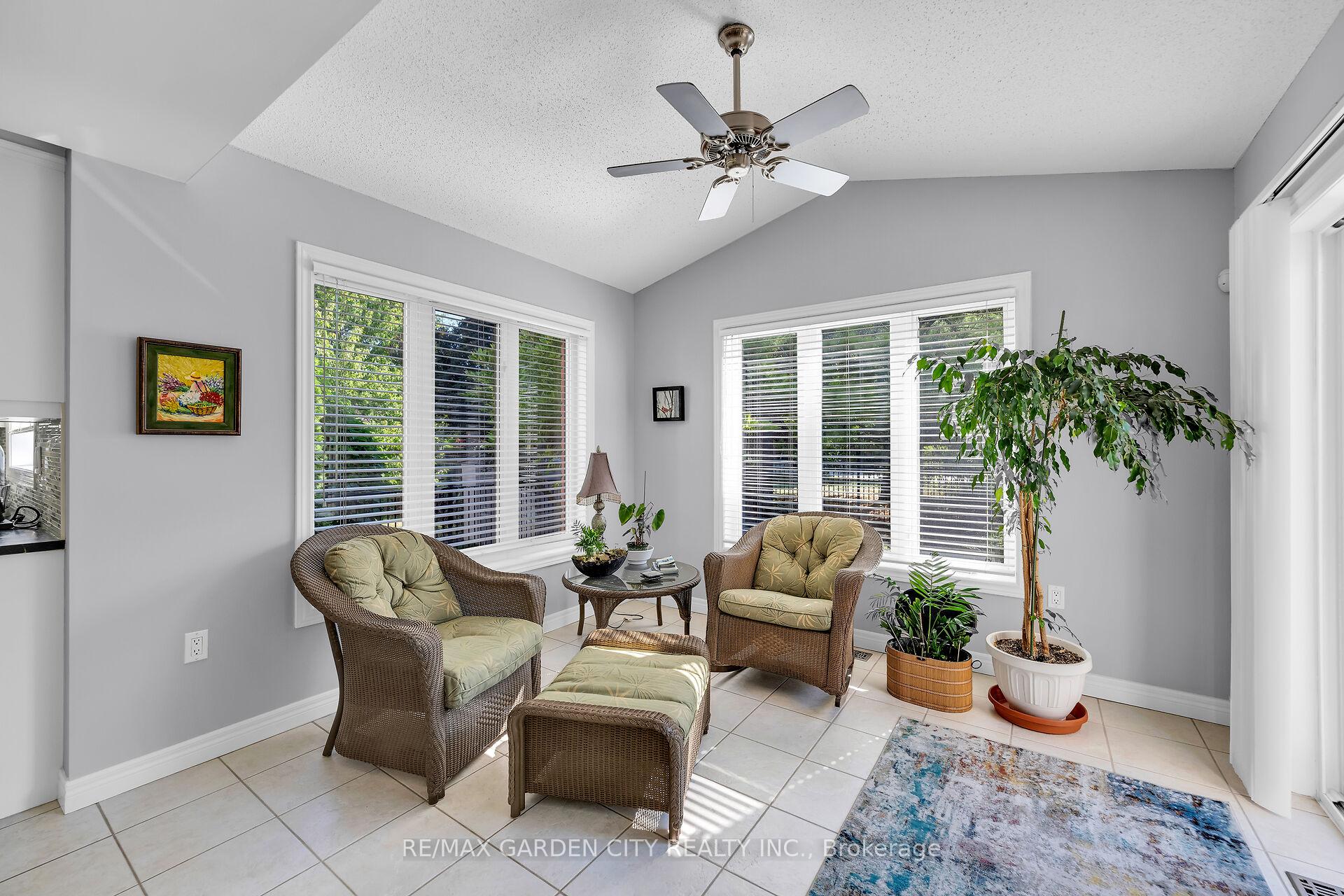 Photo 10 of 19 Golf Woods Drive, Grimsby, Grimsby East — HOMEH