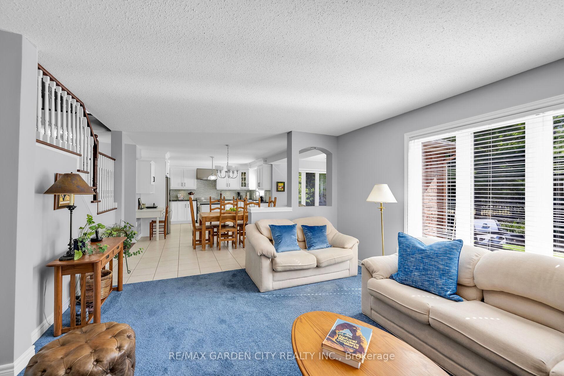 Photo 12 of 19 Golf Woods Drive, Grimsby, Grimsby East — HOMEH