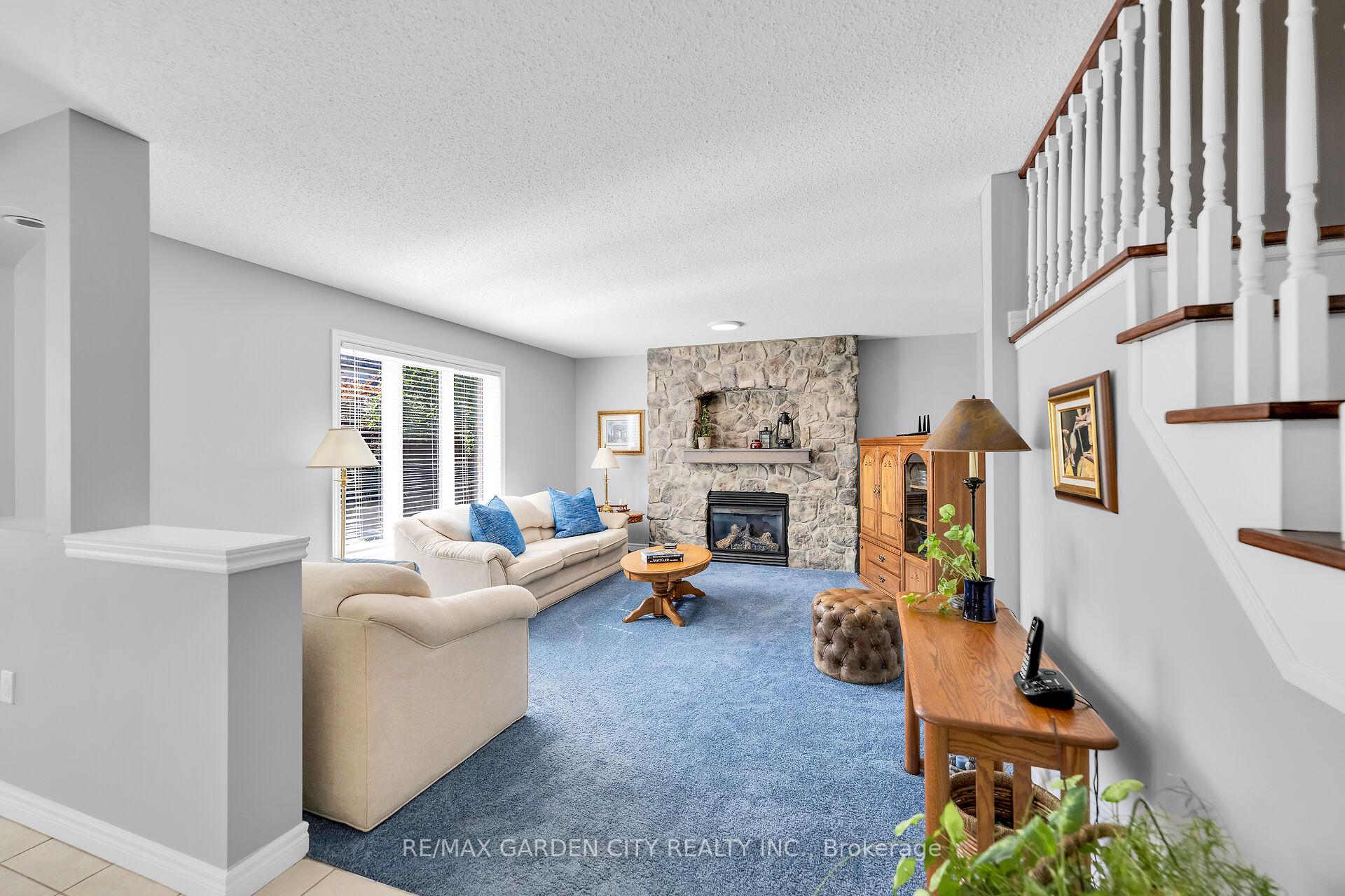 Photo 13 of 19 Golf Woods Drive, Grimsby, Grimsby East — HOMEH