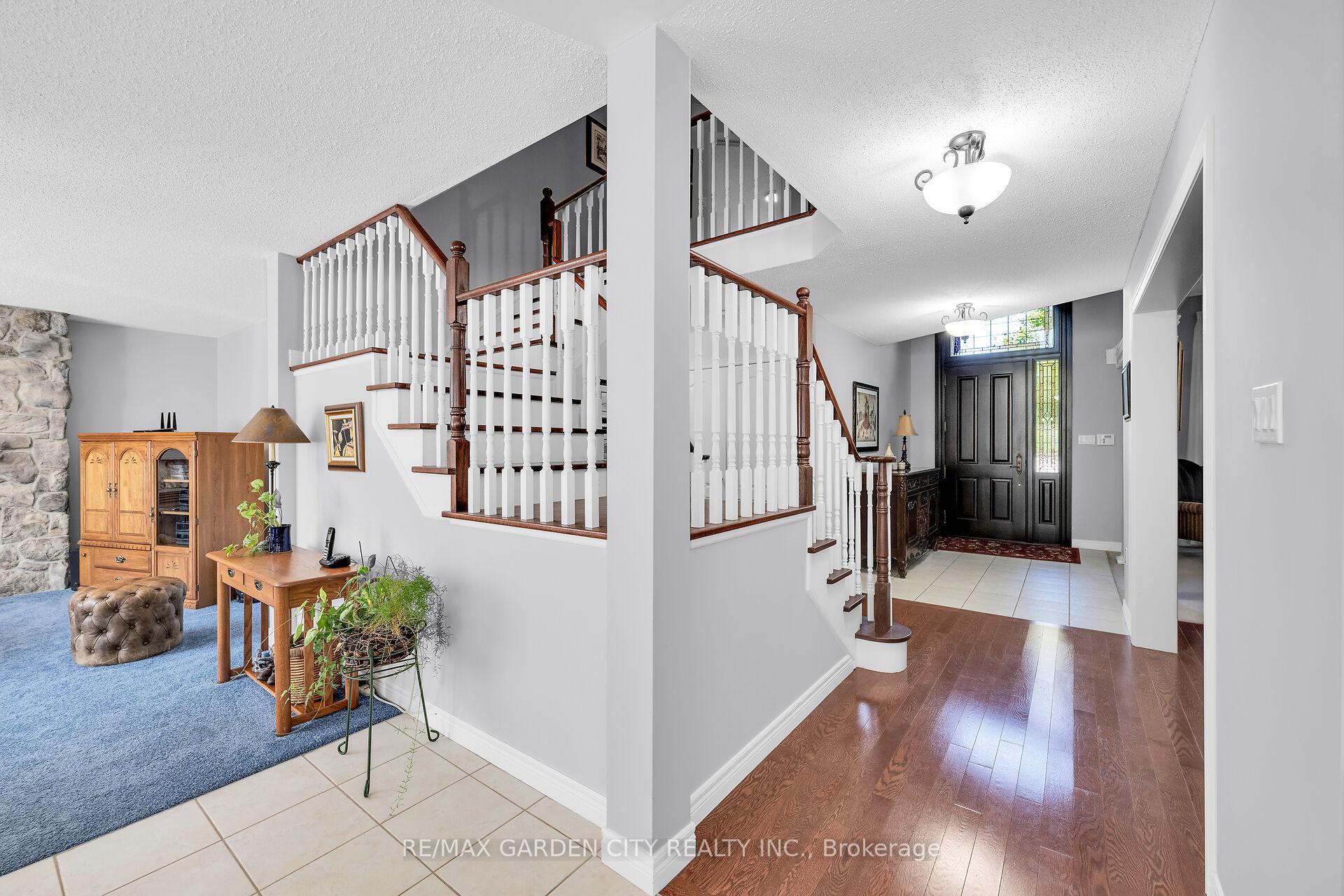 Photo 14 of 19 Golf Woods Drive, Grimsby, Grimsby East — HOMEH