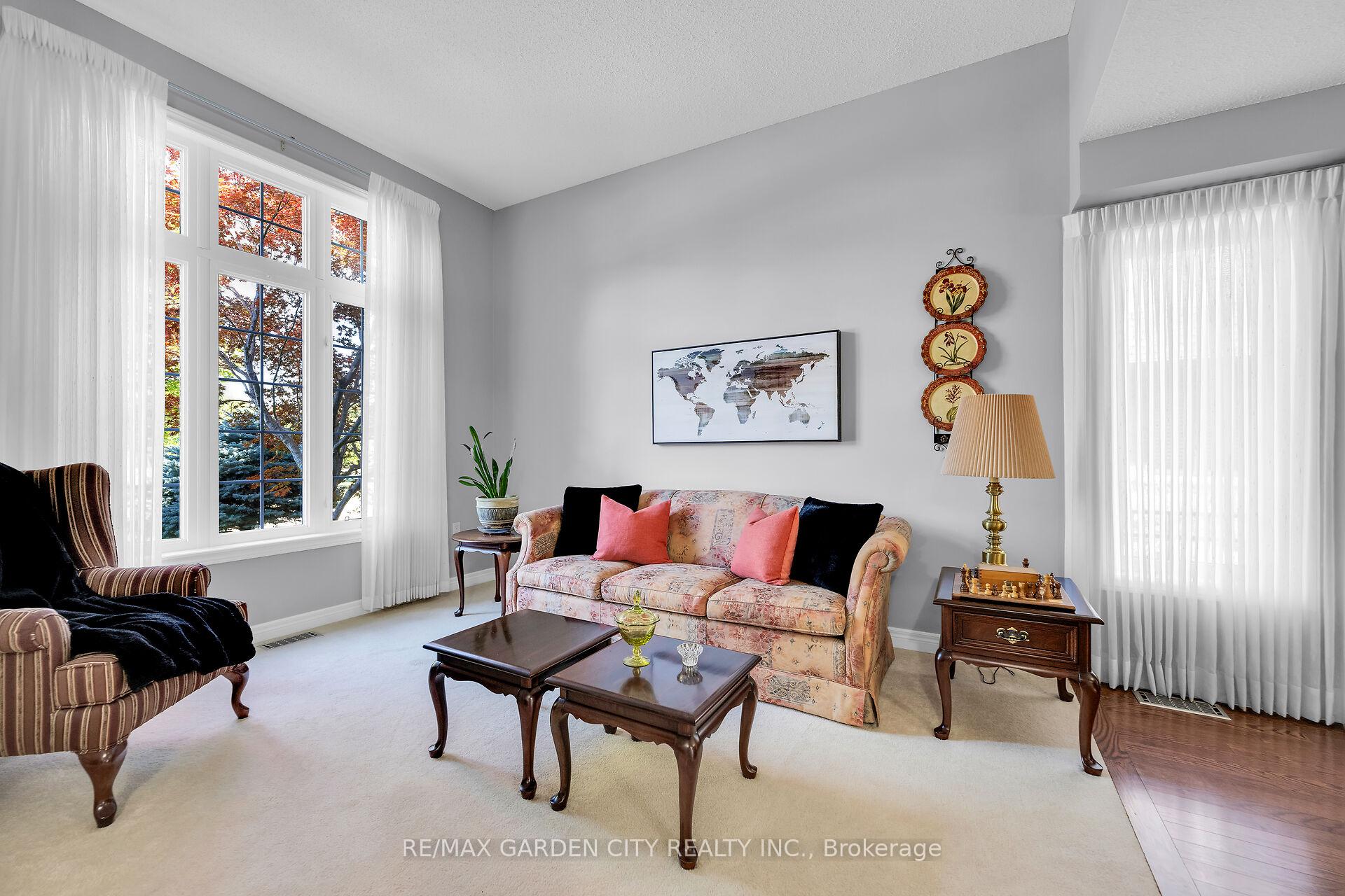 Photo 16 of 19 Golf Woods Drive, Grimsby, Grimsby East — HOMEH
