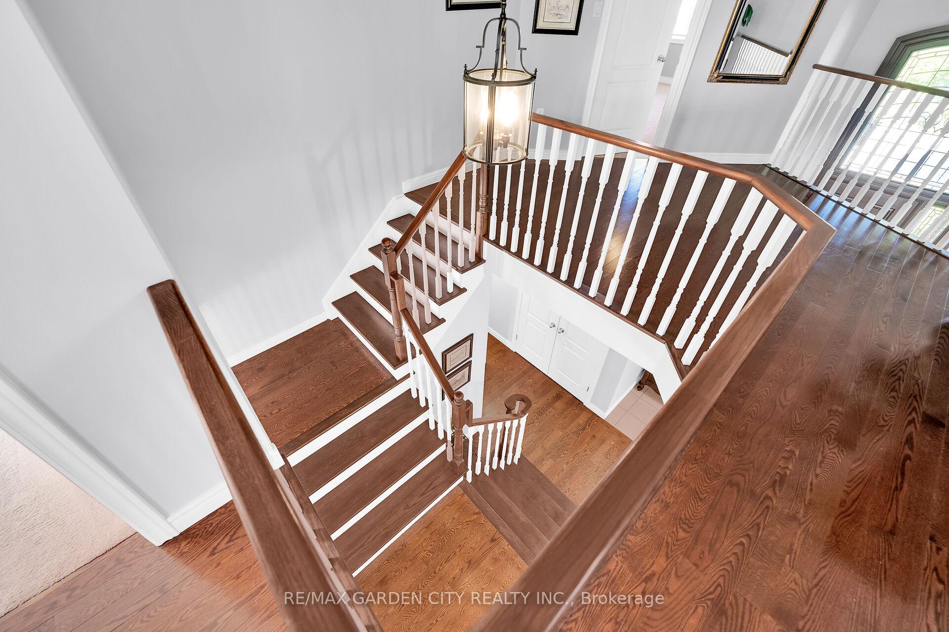 Photo 20 of 19 Golf Woods Drive, Grimsby, Grimsby East — HOMEH
