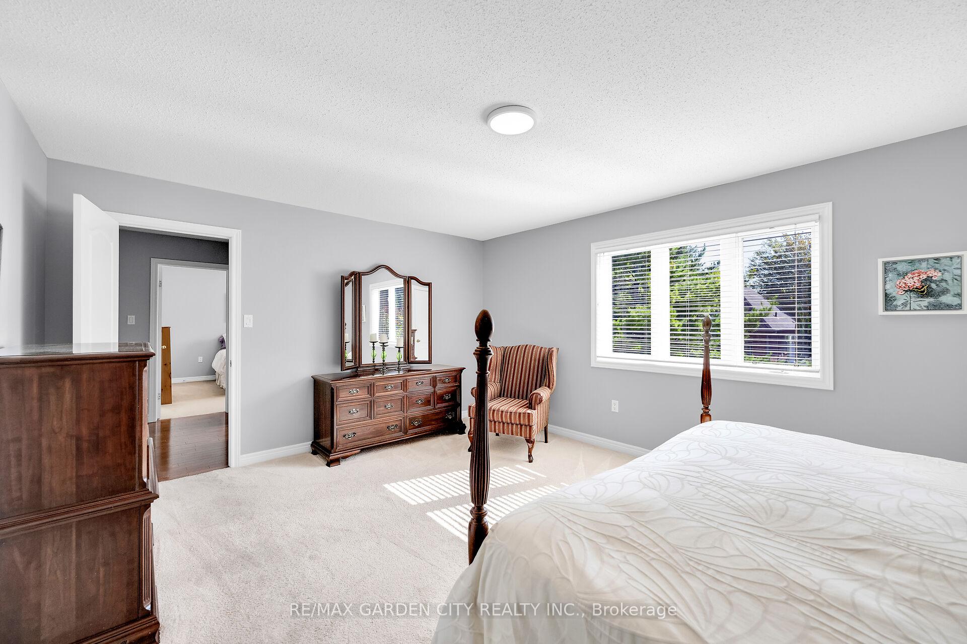 Photo 25 of 19 Golf Woods Drive, Grimsby, Grimsby East — HOMEH