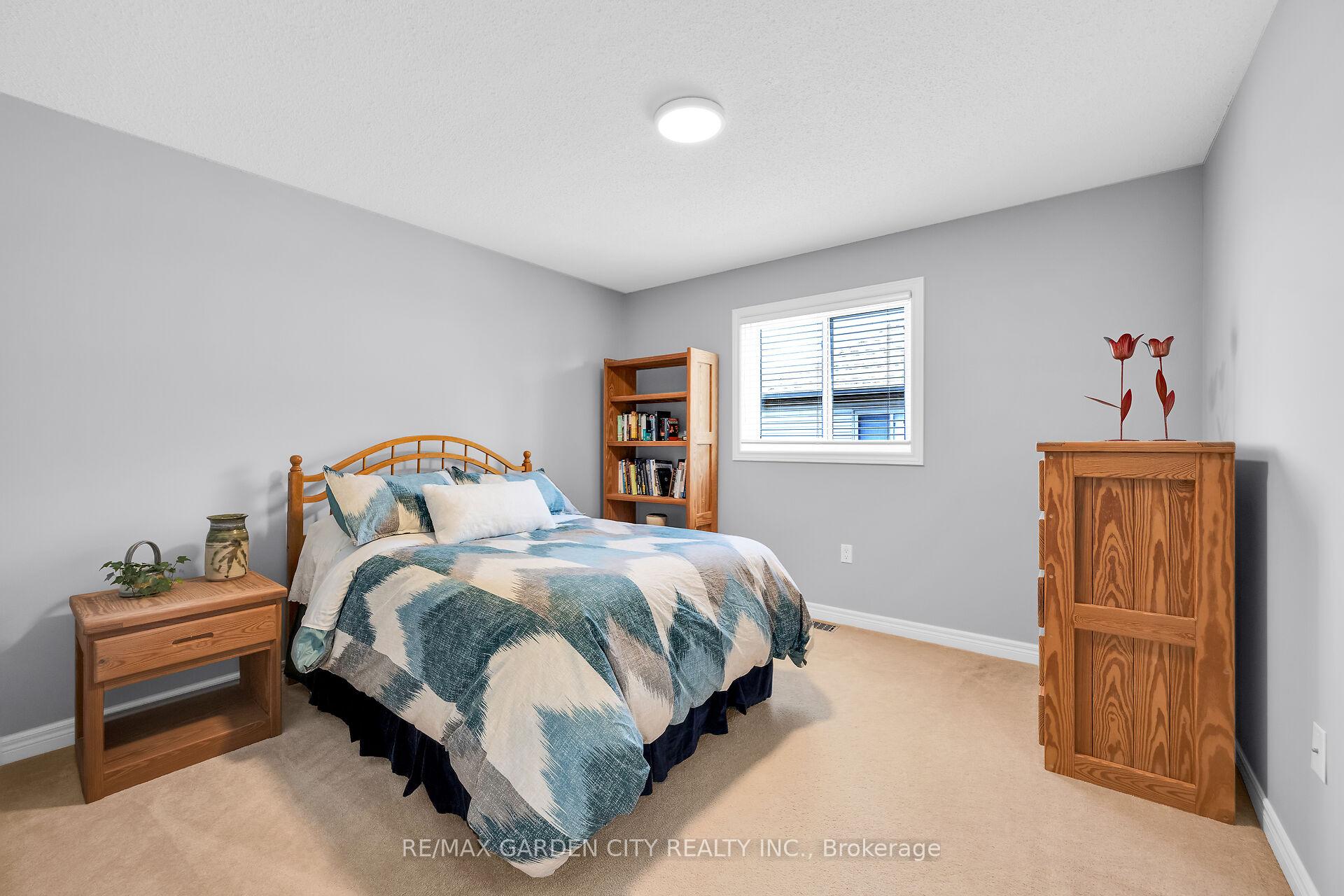 Photo 32 of 19 Golf Woods Drive, Grimsby, Grimsby East — HOMEH