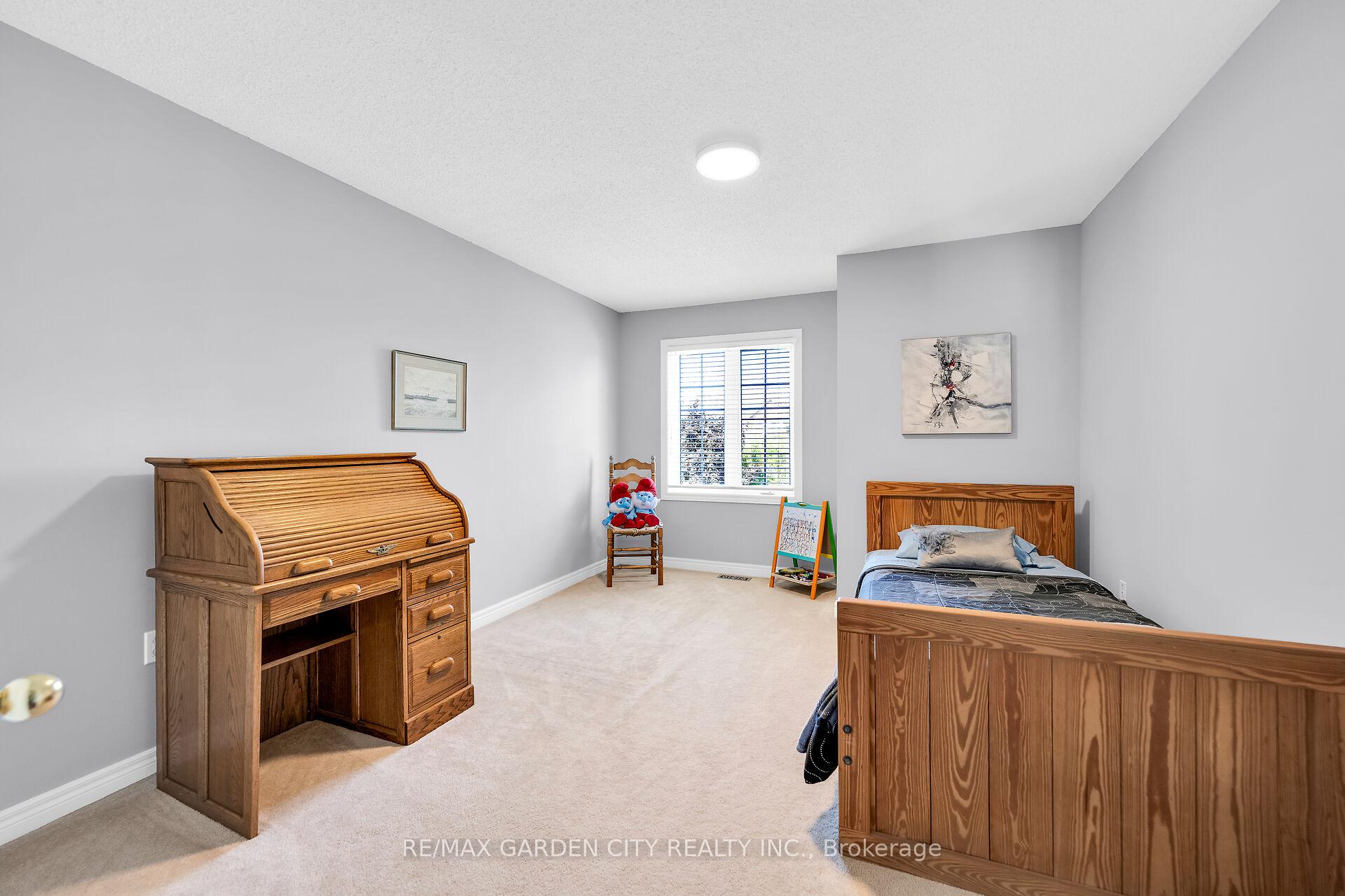 Photo 33 of 19 Golf Woods Drive, Grimsby, Grimsby East — HOMEH