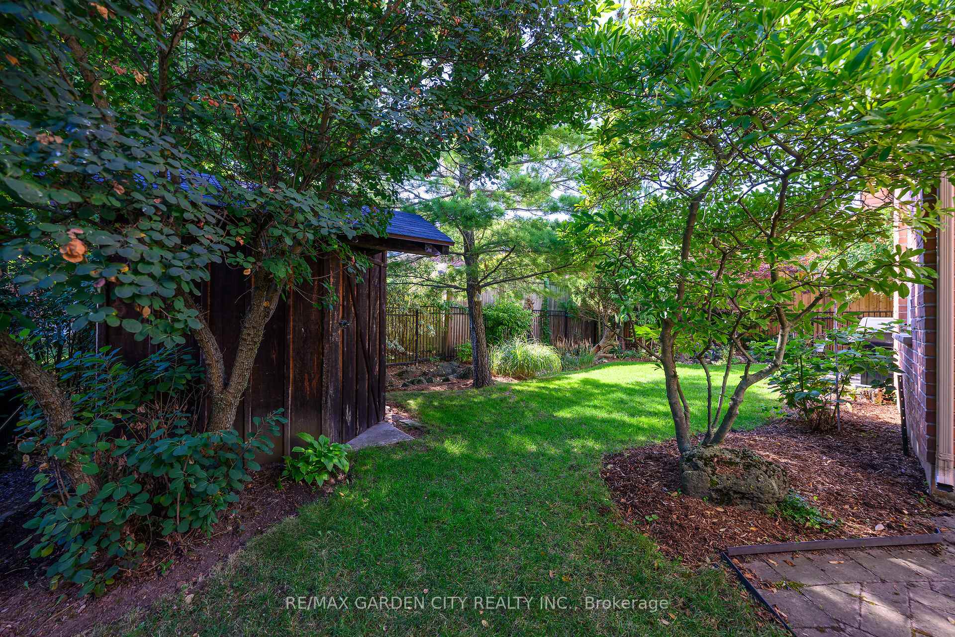 Photo 35 of 19 Golf Woods Drive, Grimsby, Grimsby East — HOMEH