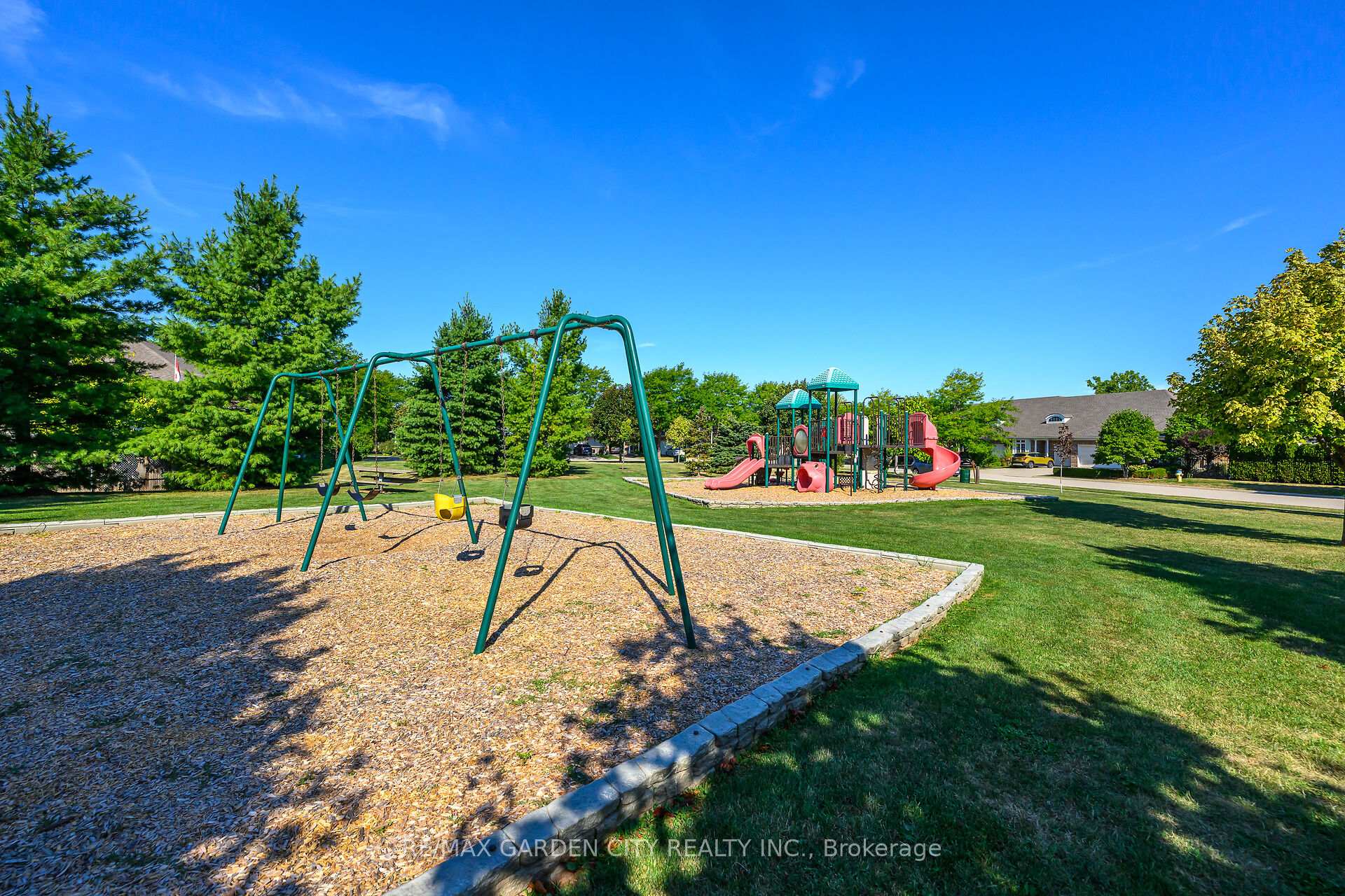 Photo 38 of 19 Golf Woods Drive, Grimsby, Grimsby East — HOMEH