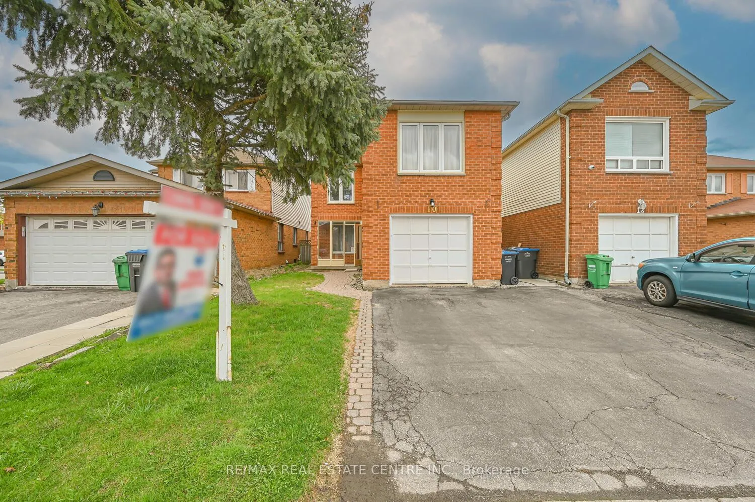 Photo 3 of 10 Stalbridge Avenue, Brampton, Fletcher's Creek South — HOMEH