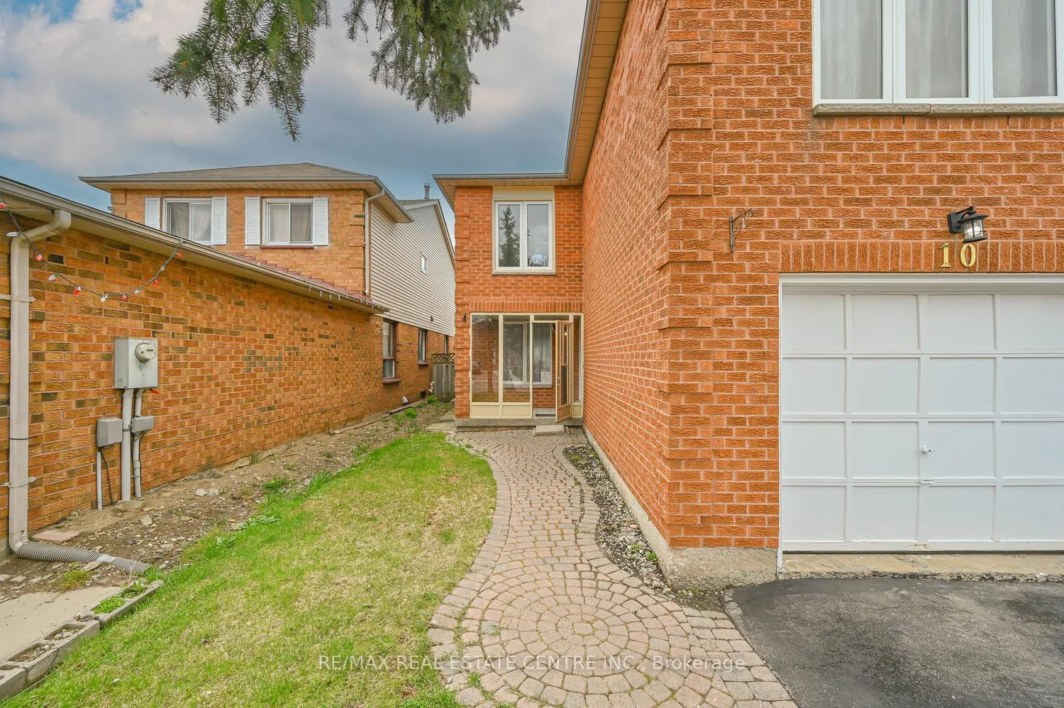 Photo 4 of 10 Stalbridge Avenue, Brampton, Fletcher's Creek South — HOMEH