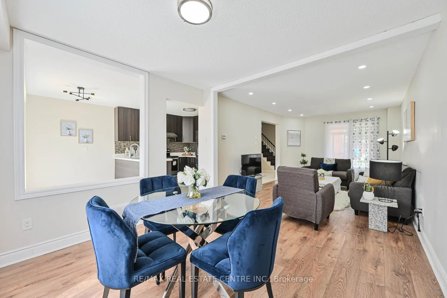 Photo 8 of 10 Stalbridge Avenue, Brampton, Fletcher's Creek South — HOMEH
