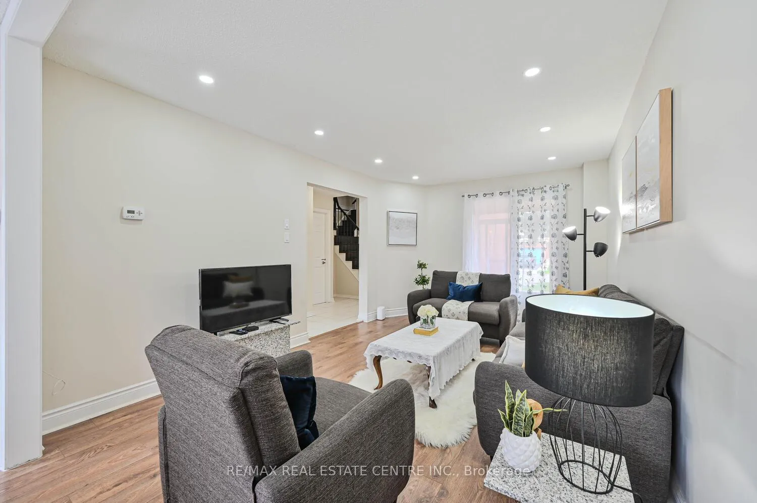 Photo 9 of 10 Stalbridge Avenue, Brampton, Fletcher's Creek South — HOMEH