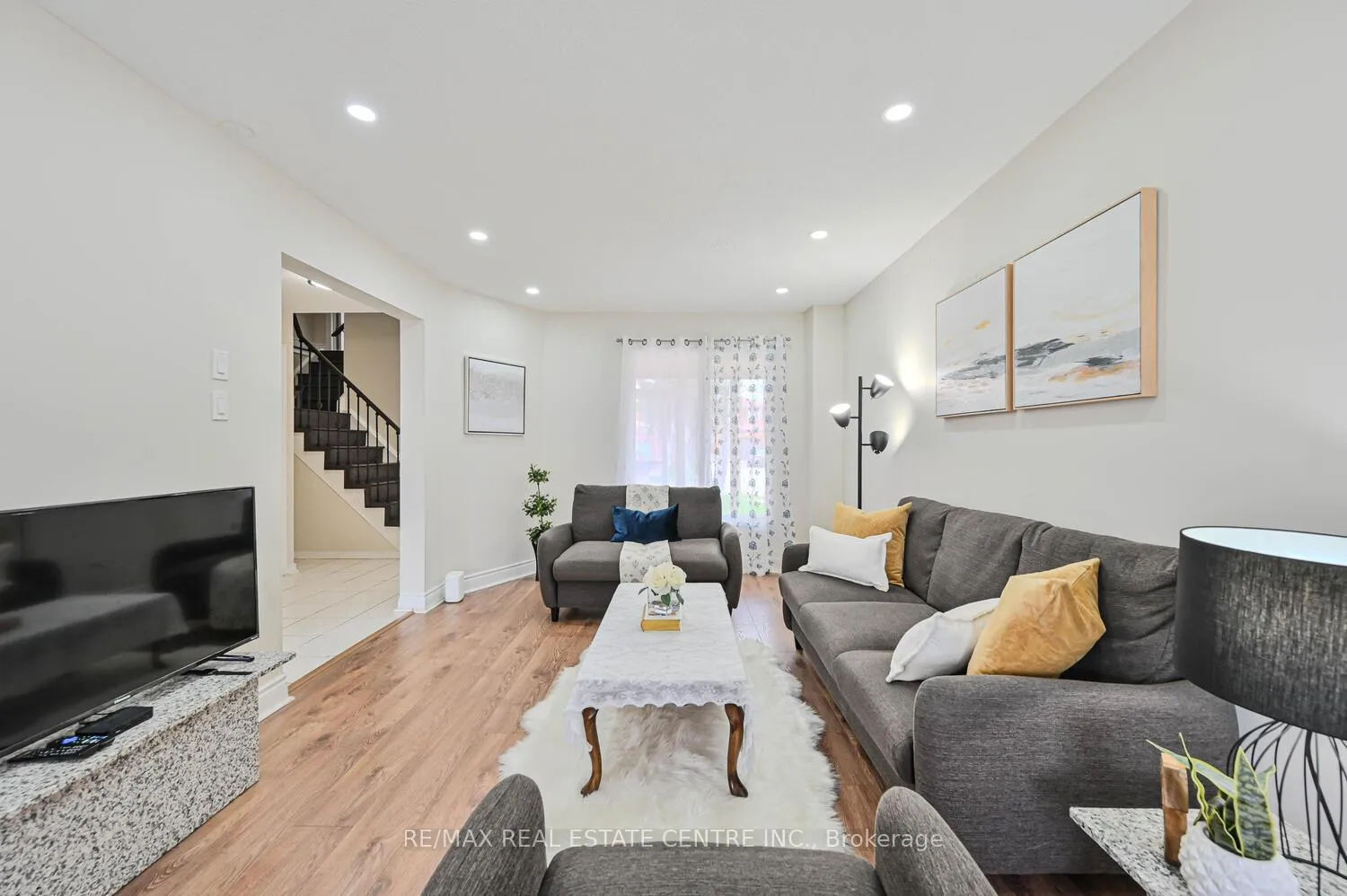 Photo 11 of 10 Stalbridge Avenue, Brampton, Fletcher's Creek South — HOMEH