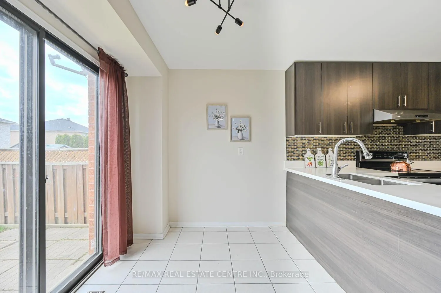 Photo 14 of 10 Stalbridge Avenue, Brampton, Fletcher's Creek South — HOMEH