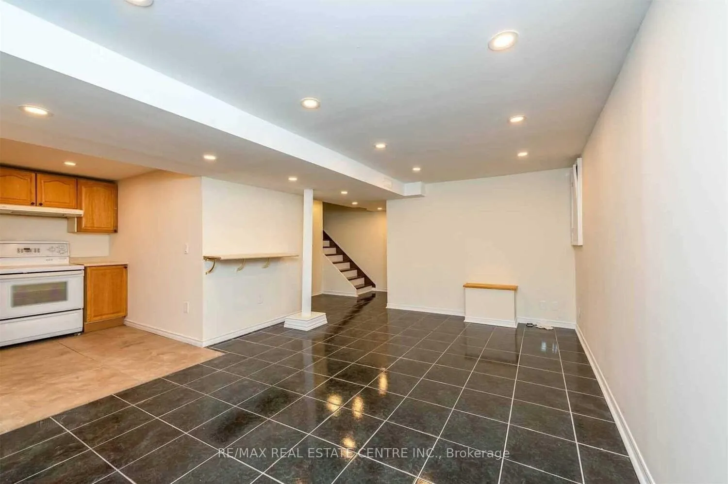 Photo 41 of 10 Stalbridge Avenue, Brampton, Fletcher's Creek South — HOMEH