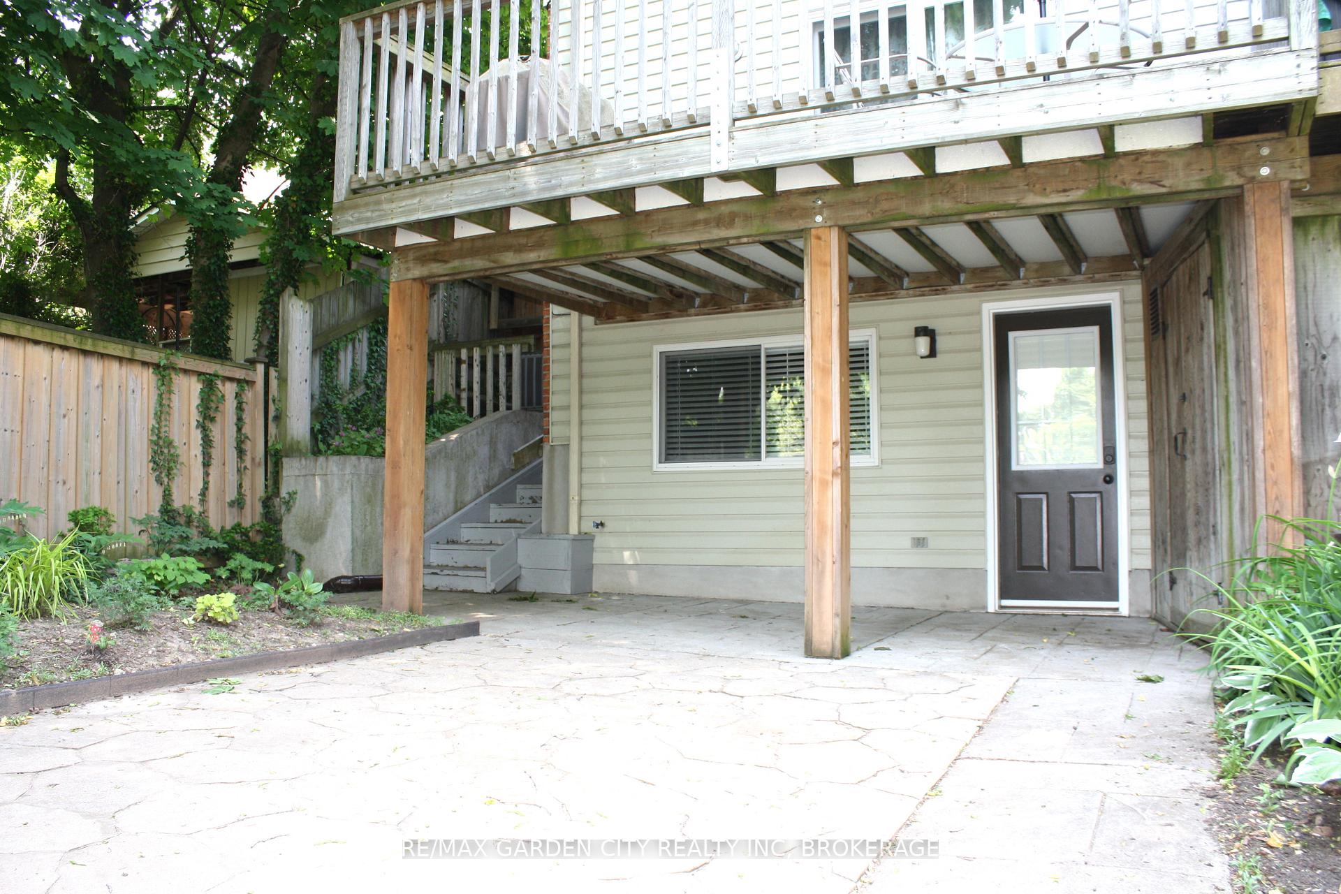 Photo 2 of Unit 119B, 119 Main Street W, Grimsby, Grimsby West — HOMEH