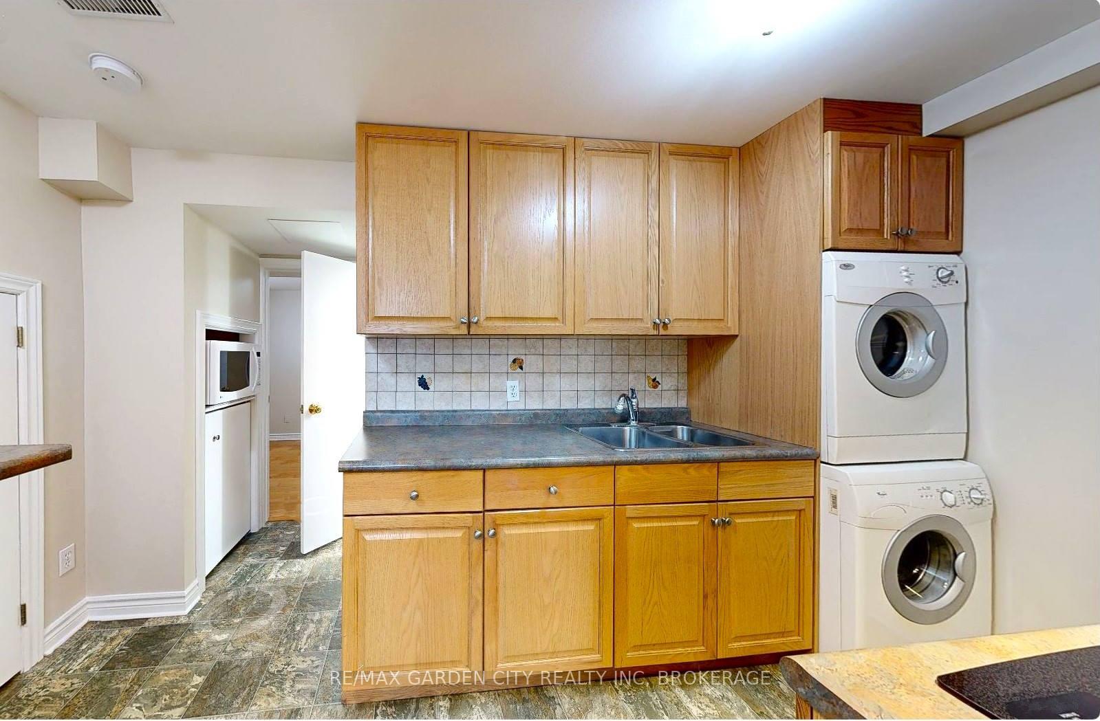Photo 10 of Unit 119B, 119 Main Street W, Grimsby, Grimsby West — HOMEH