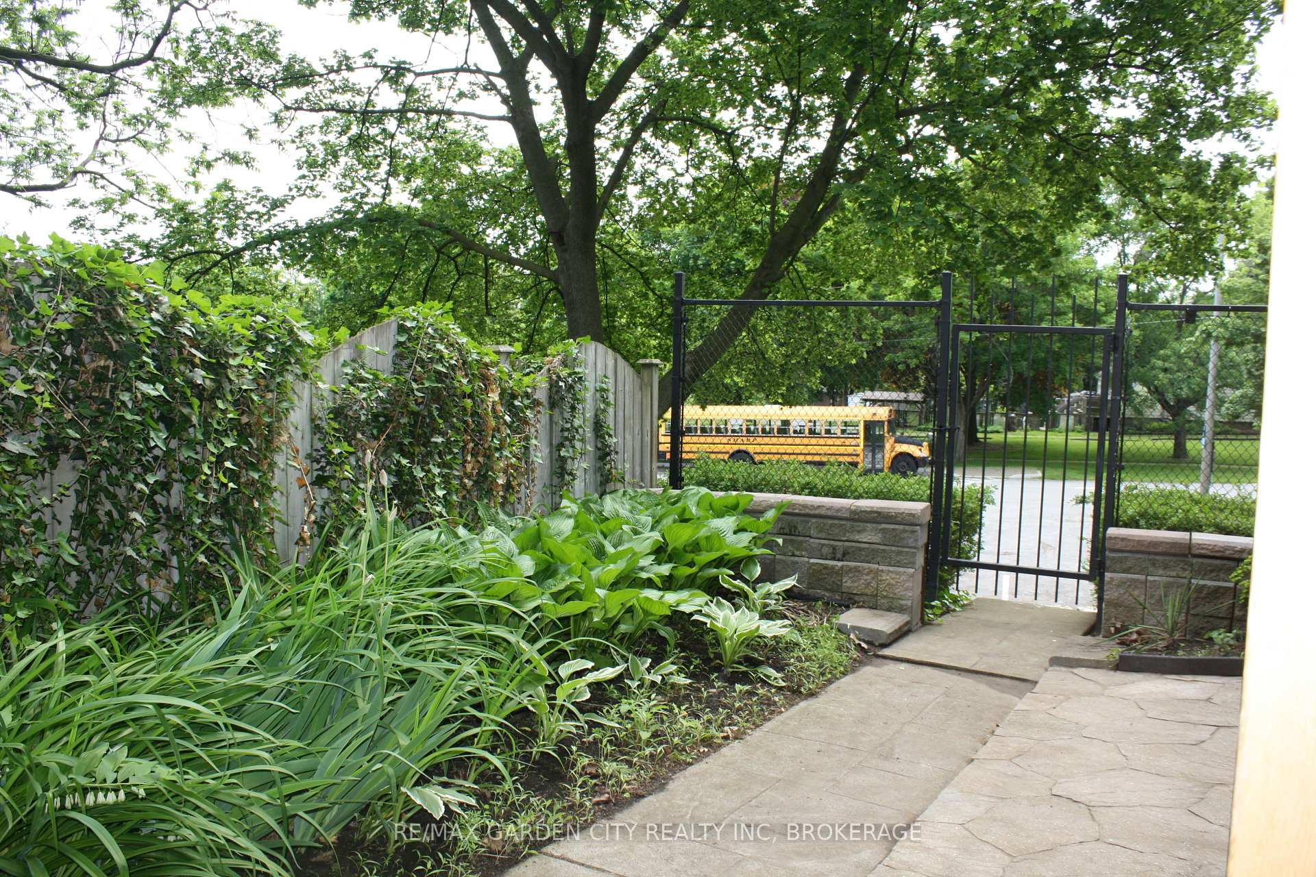 Photo 15 of Unit 119B, 119 Main Street W, Grimsby, Grimsby West — HOMEH
