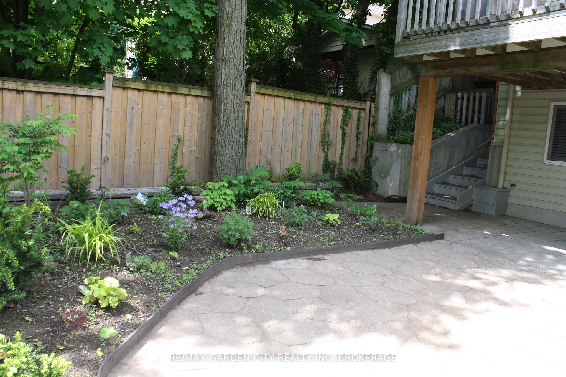 Photo 20 of Unit 119B, 119 Main Street W, Grimsby, Grimsby West — HOMEH