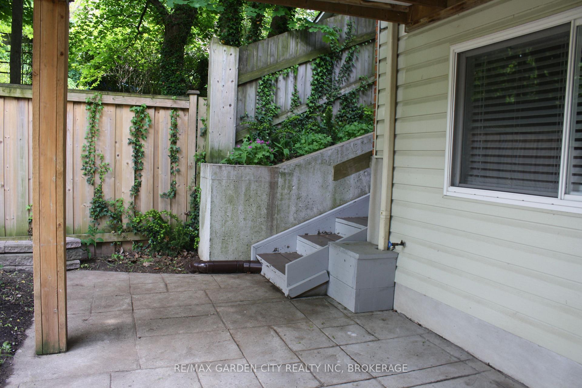 Photo 21 of Unit 119B, 119 Main Street W, Grimsby, Grimsby West — HOMEH