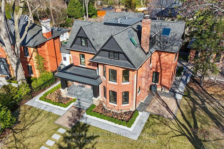 Front of 2187 Lakeshore Road