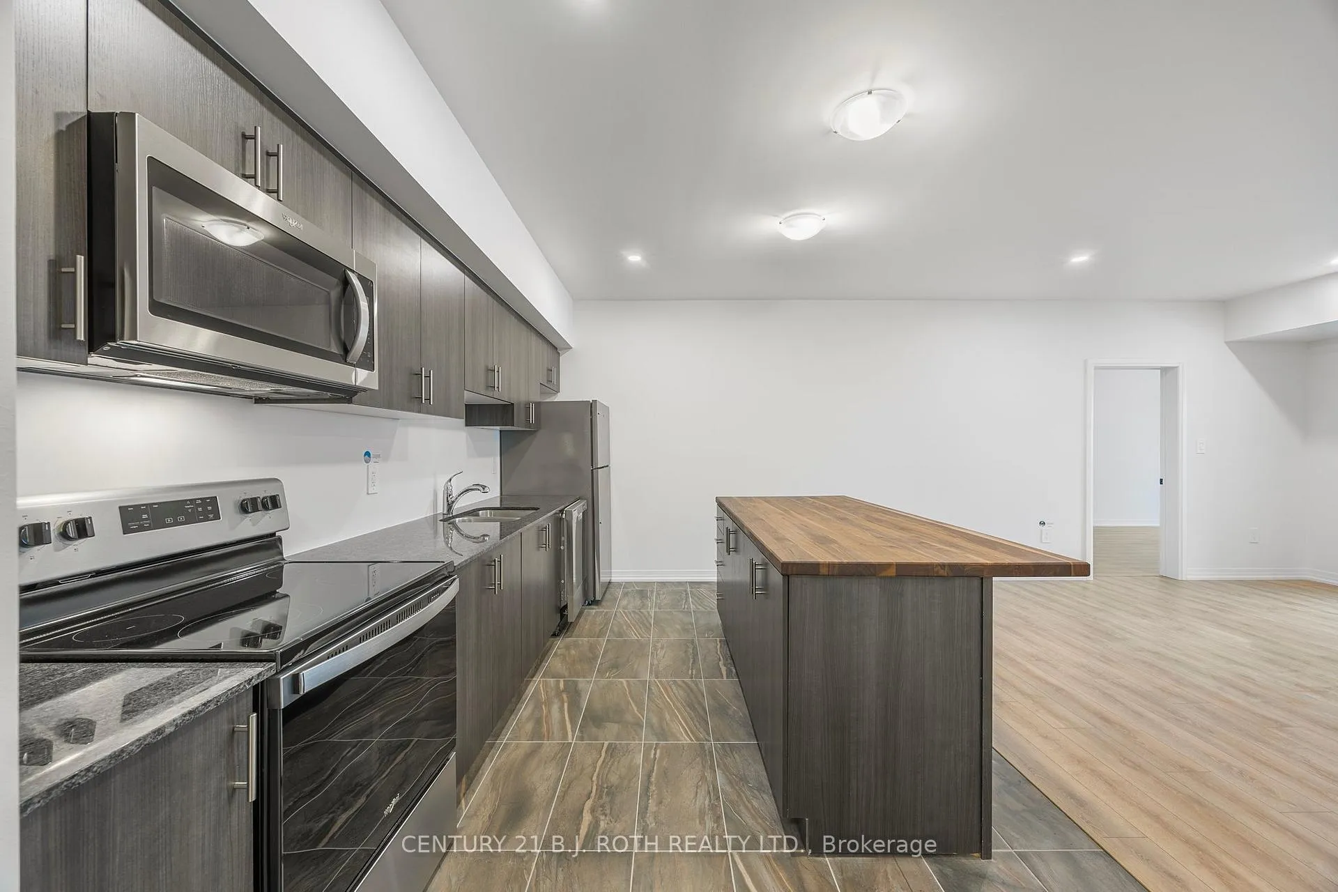 Photo 5 of Unit 613, 15 kneeshaw Drive, Barrie, Rural Barrie Southeast — HOMEH