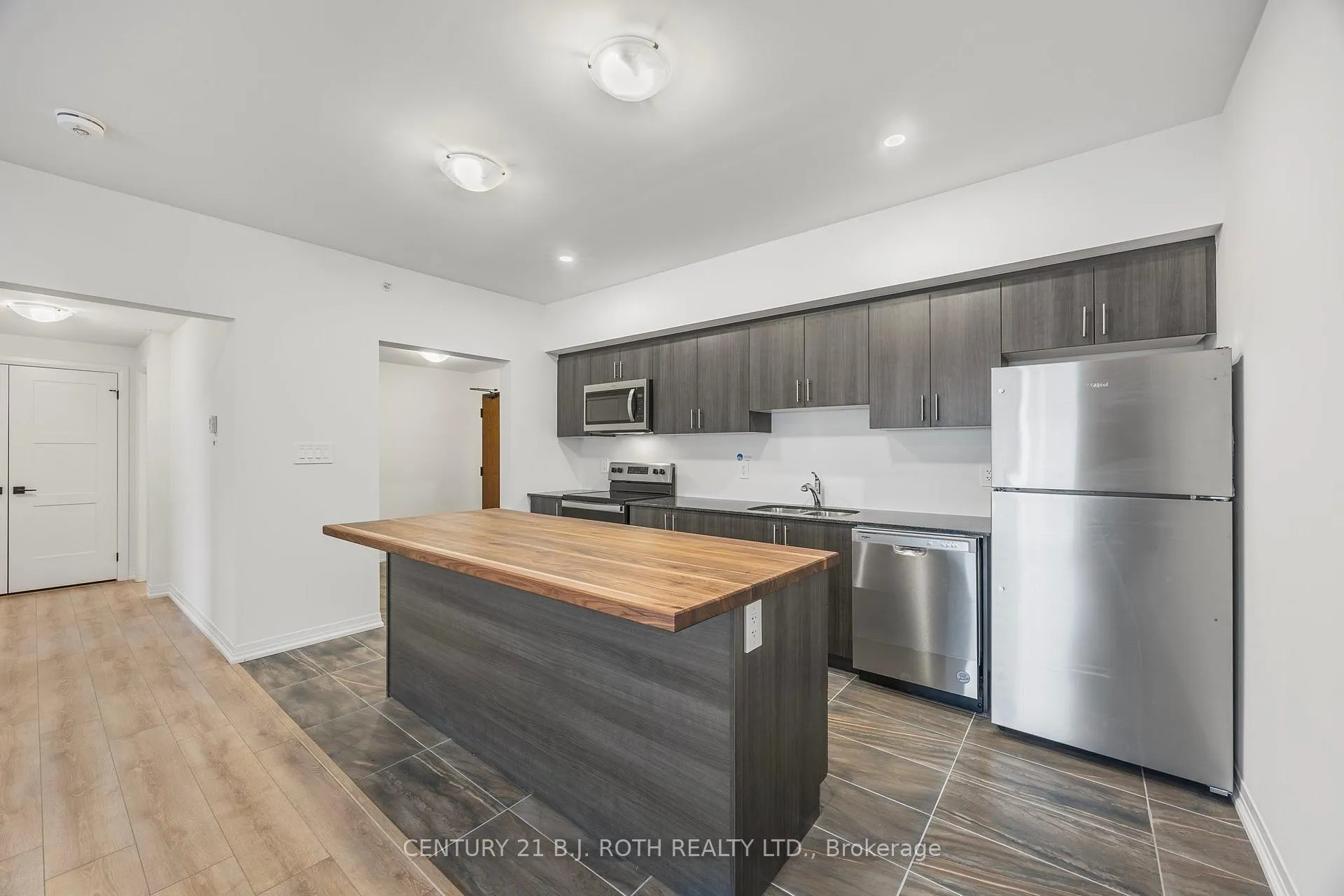 Photo 8 of Unit 613, 15 kneeshaw Drive, Barrie, Rural Barrie Southeast — HOMEH