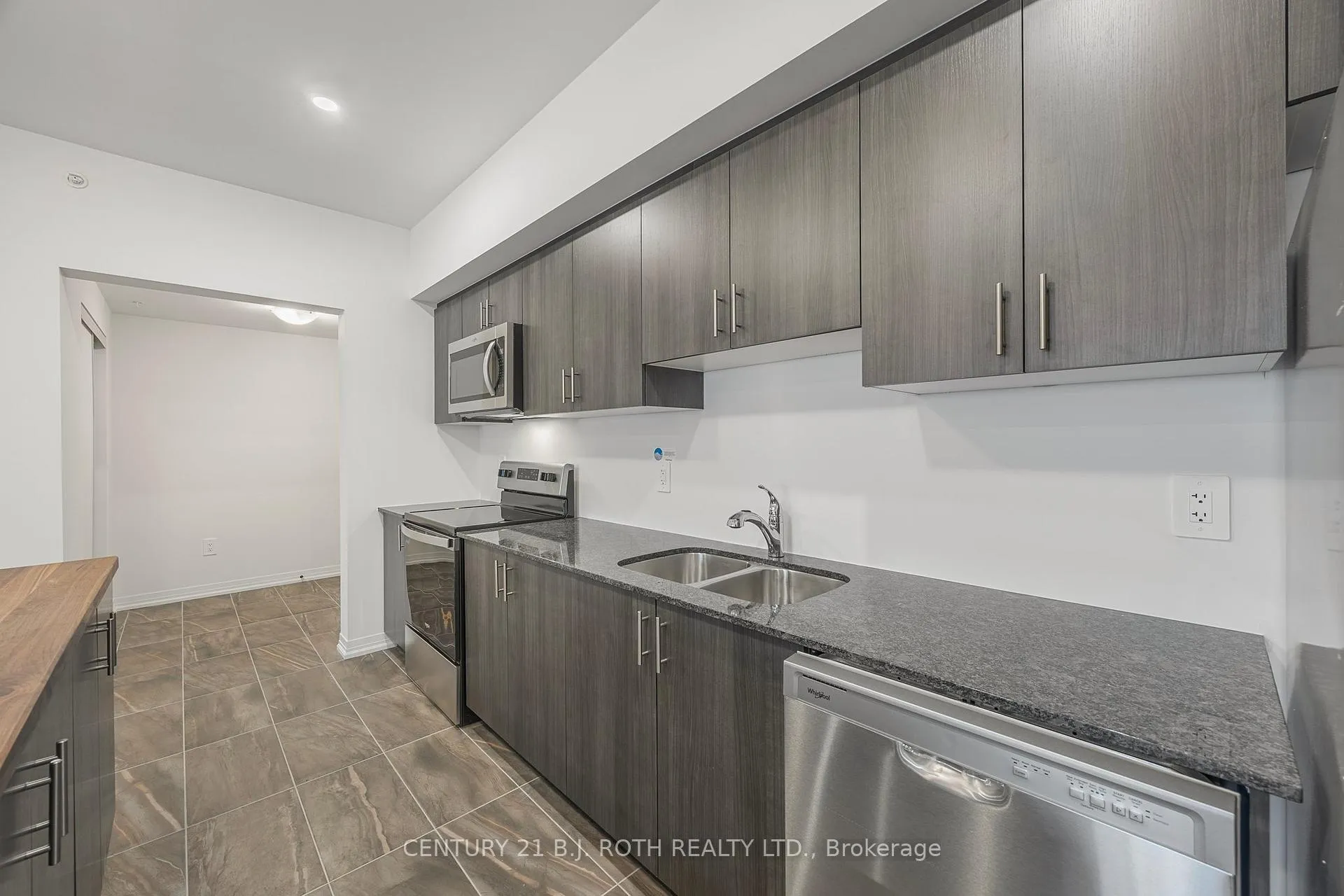 Photo 9 of Unit 613, 15 kneeshaw Drive, Barrie, Rural Barrie Southeast — HOMEH