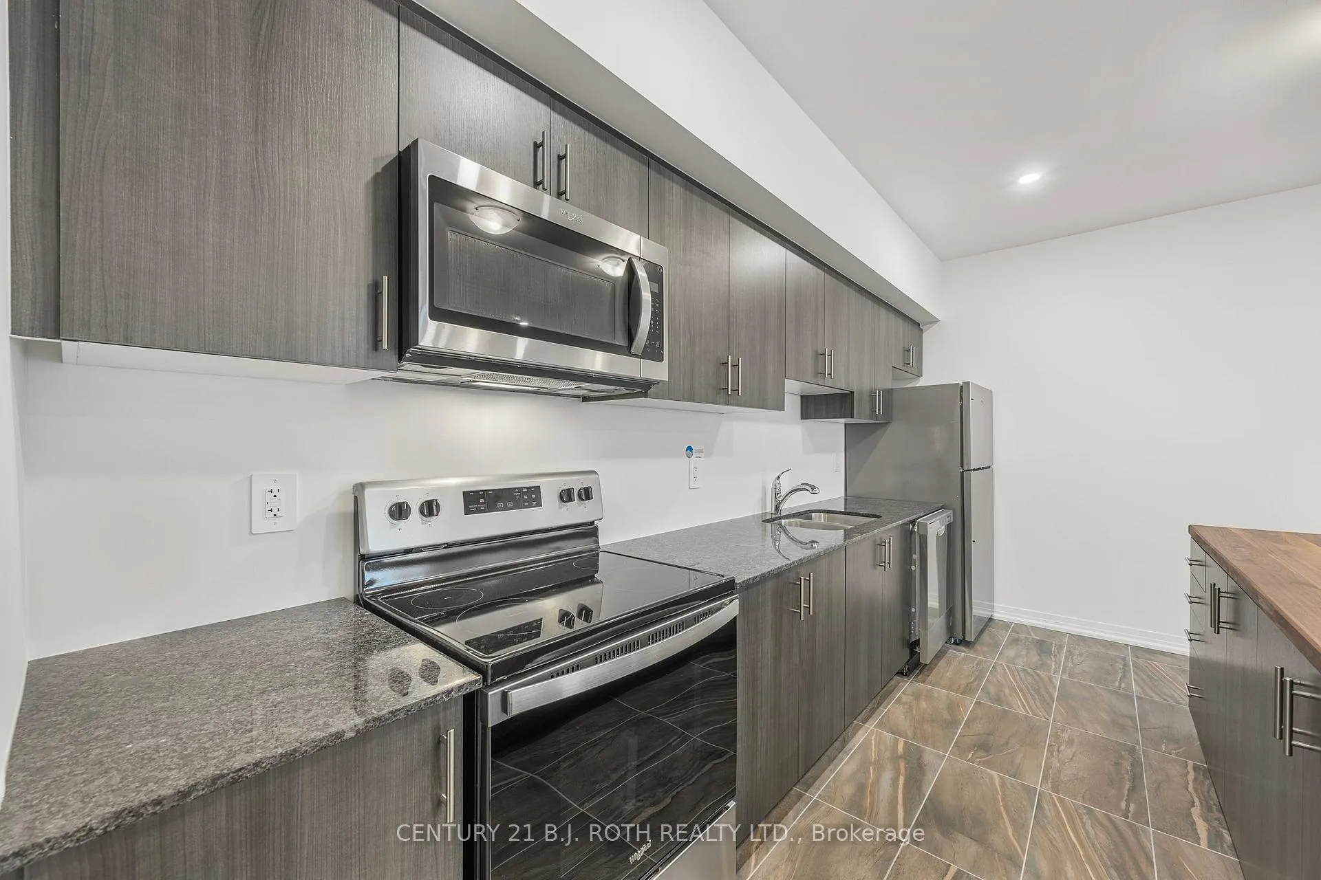 Photo 11 of Unit 613, 15 kneeshaw Drive, Barrie, Rural Barrie Southeast — HOMEH