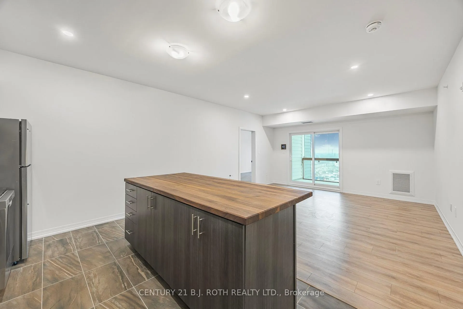 Photo 12 of Unit 613, 15 kneeshaw Drive, Barrie, Rural Barrie Southeast — HOMEH