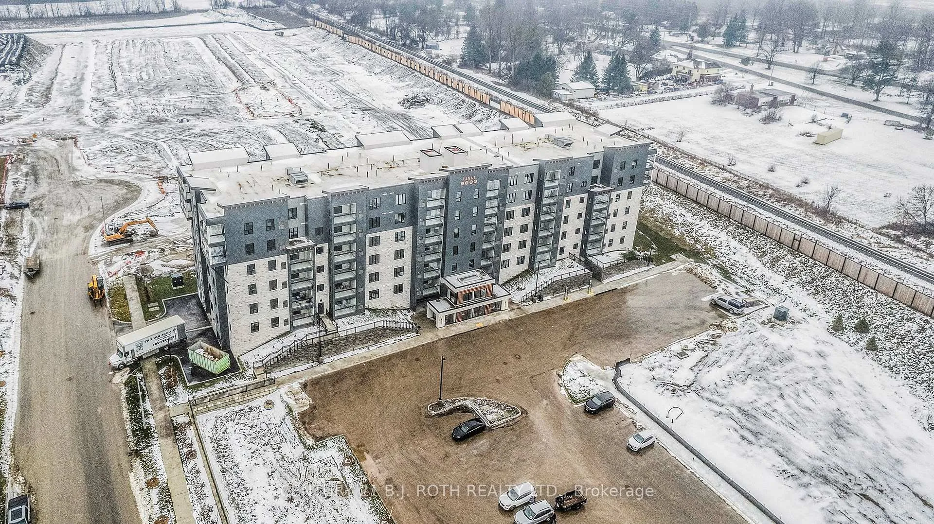 Photo 38 of Unit 613, 15 kneeshaw Drive, Barrie, Rural Barrie Southeast — HOMEH
