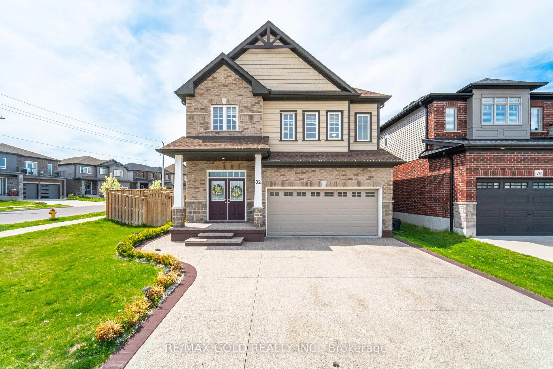 Front of 82 Castlebay Street