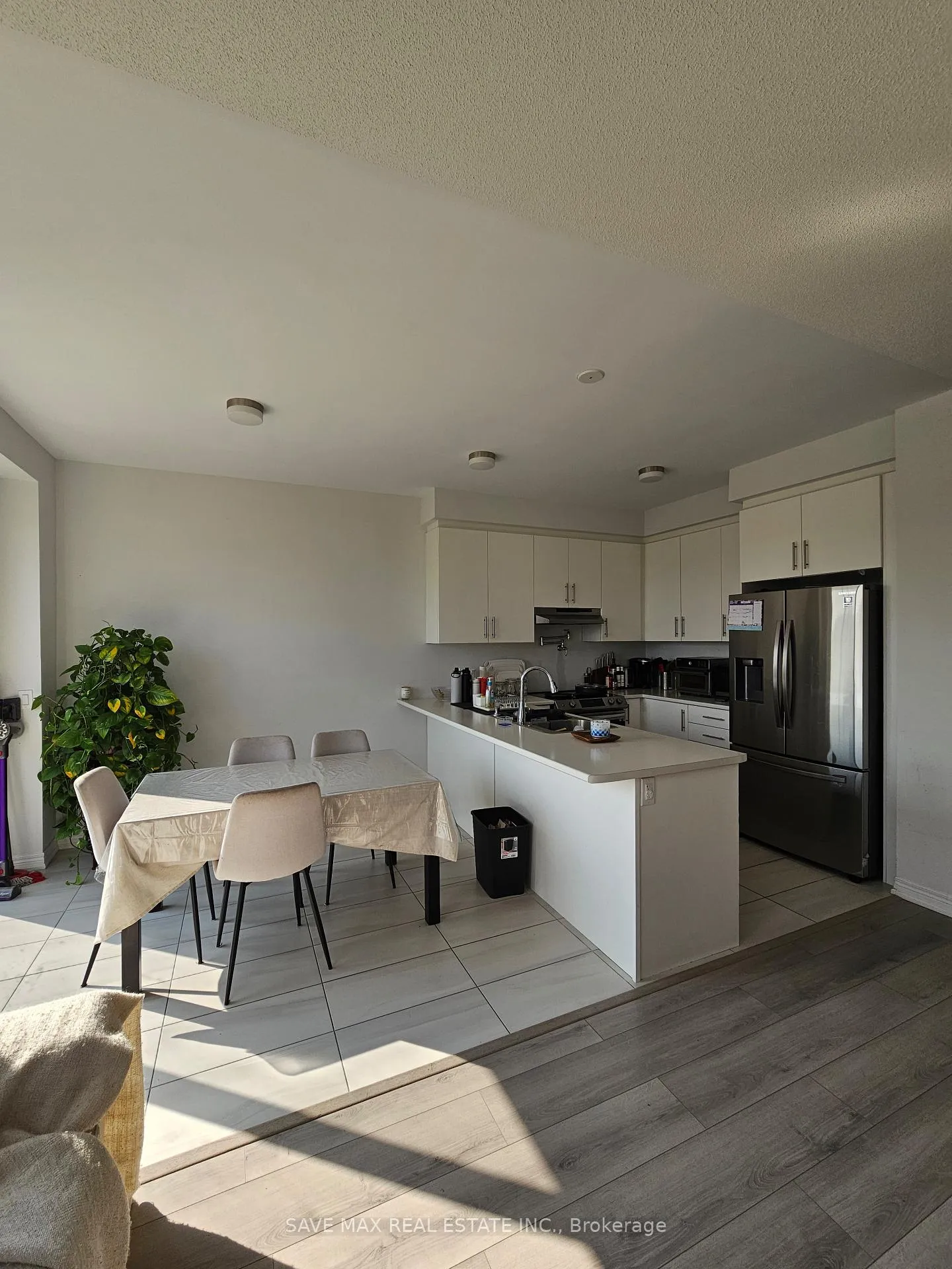 Photo 4 of 1084 Lockie Drive, Oshawa, Kedron — HOMEH