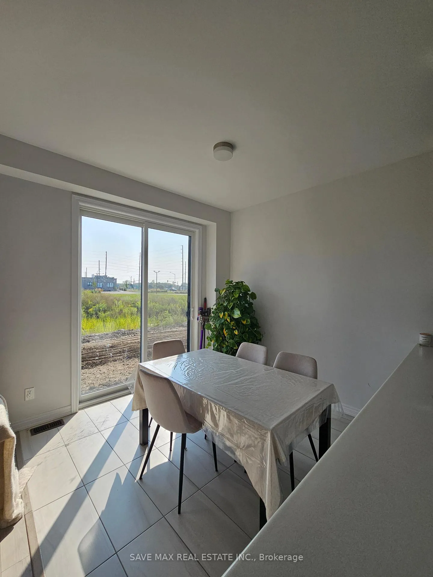 Photo 5 of 1084 Lockie Drive, Oshawa, Kedron — HOMEH