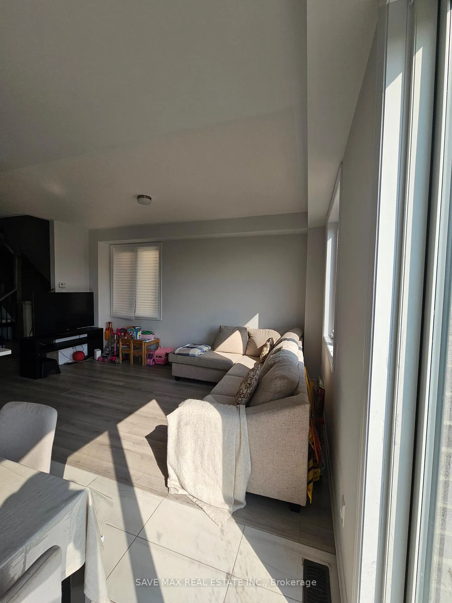 Photo 6 of 1084 Lockie Drive, Oshawa, Kedron — HOMEH