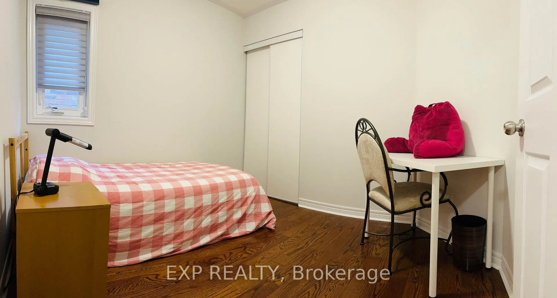 Photo 8 of 13 Crispin Court, Markham, Buttonville — HOMEH