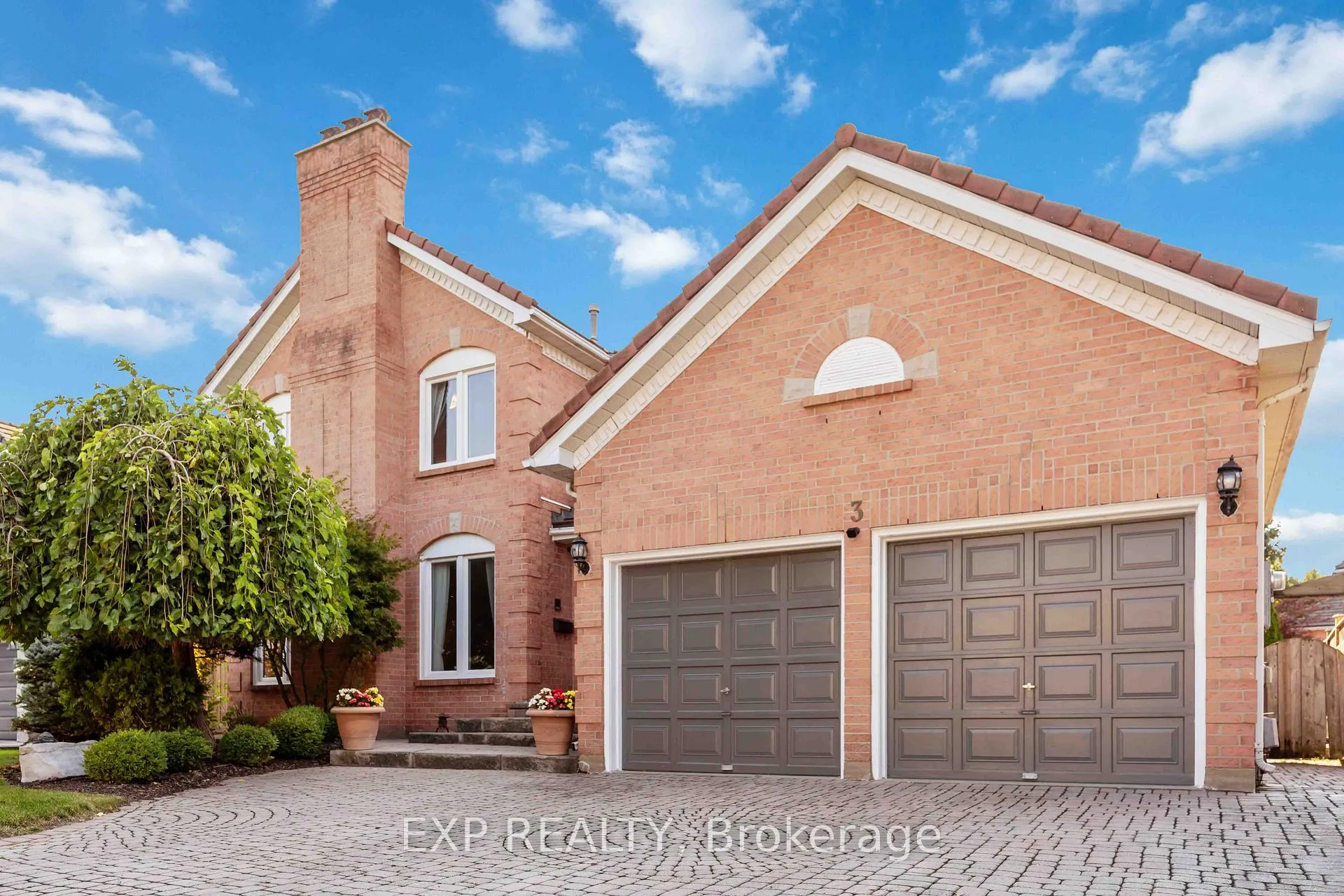 Front of 3 Hoodview Court