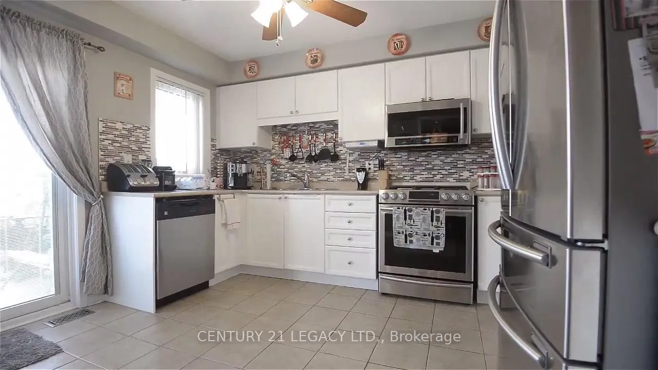 Photo 4 of 3 Frontenac Crescent, Brampton, Fletcher's Meadow — HOMEH