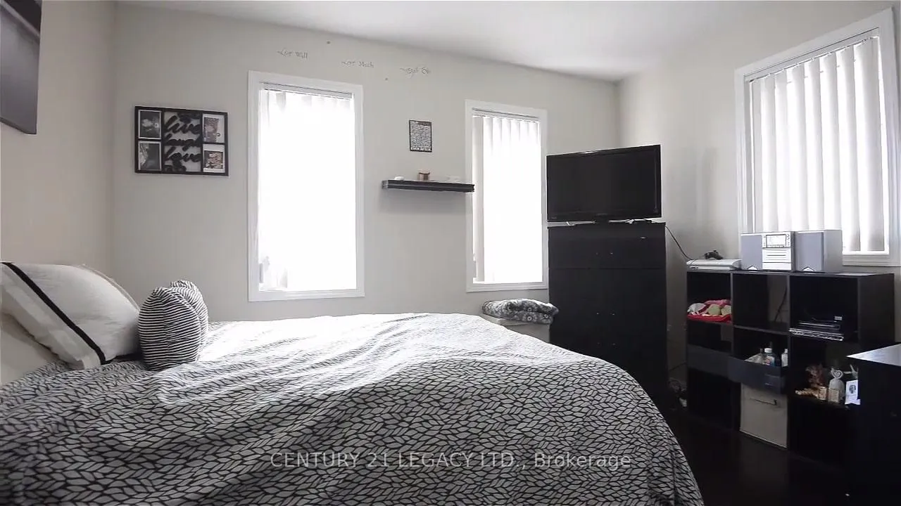 Photo 7 of 3 Frontenac Crescent, Brampton, Fletcher's Meadow — HOMEH
