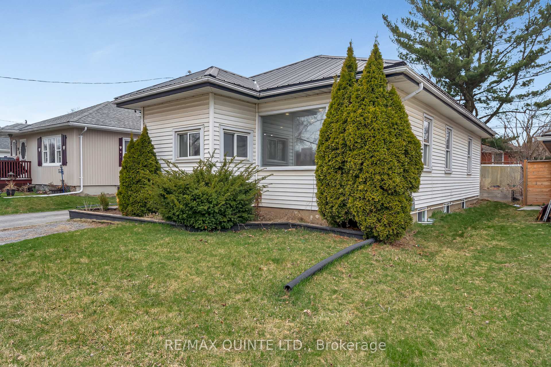 Photo 3 of 74 Hastings Drive, Belleville, Belleville Ward — HOMEH