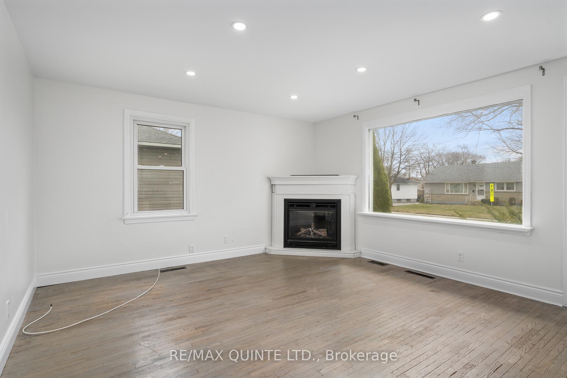 Photo 7 of 74 Hastings Drive, Belleville, Belleville Ward — HOMEH